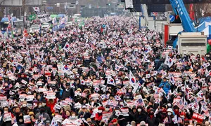 Người ủng hộ và phản đối Tổng thống Hàn Quốc biểu tình ở Seoul Người ủng hộ và phản đối Tổng thống Hàn Quốc biểu tình ở Seoul