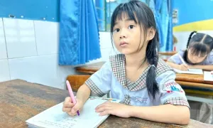 Học sinh đi học cách nhà không quá 7 km Học sinh đi học cách nhà không quá 7 km