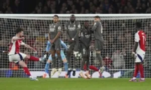 Hàng rào Real có lỗi trong bàn đầu của Arsenal Hàng rào Real có lỗi trong bàn đầu của Arsenal