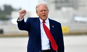 Ông Trump kêu gọi bình tĩnh khi các bên trả đũa thuế Ông Trump kêu gọi bình tĩnh khi các bên trả đũa thuế