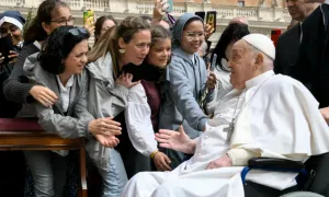 Giáo hoàng Francis bất ngờ xuất hiện ở quảng trường tại Vatican Giáo hoàng Francis bất ngờ xuất hiện ở quảng trường tại Vatican