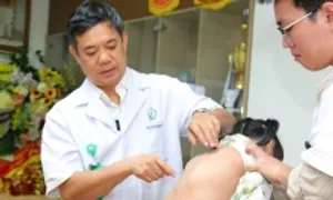 Gù vẹo cột sống biến chứng nặng nếu không can thiệp sớm Gù vẹo cột sống biến chứng nặng nếu không can thiệp sớm