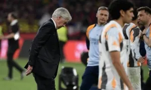 Ancelotti: 'Thật đau đớn khi không thể nâng Cup' Ancelotti: 'Thật đau đớn khi không thể nâng Cup'