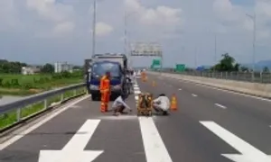 Kẻ lại vạch lối ra trên cao tốc Vĩnh Hảo – Phan Thiết Kẻ lại vạch lối ra trên cao tốc Vĩnh Hảo – Phan Thiết