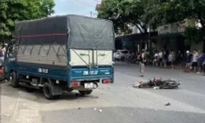 Xe tải đi lùi khiến bé gái tử vong