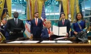 Ông Trump chứng kiến hai nước châu Phi ký thỏa thuận hòa bình Ông Trump chứng kiến hai nước châu Phi ký thỏa thuận hòa bình