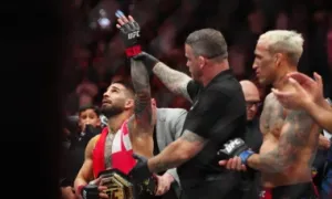 Ilia Topuria thành nhà vô địch hạng nhẹ UFC Ilia Topuria thành nhà vô địch hạng nhẹ UFC