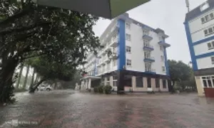 Nhiều khách sạn hoàn tiền và dời ngày cho khách vì bão Wipha Nhiều khách sạn hoàn tiền và dời ngày cho khách vì bão Wipha