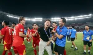 Cầu thủ tuột tay khi công kênh HLV Kim Sang-sik