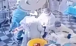 Bác sĩ Nga ôm chặt bệnh nhân giữa động đất 8,8 độ