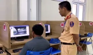 Hơn 700.000 người thi sát hạch lái xe, tỷ lệ đỗ gần 70% Hơn 700.000 người thi sát hạch lái xe, tỷ lệ đỗ gần 70%