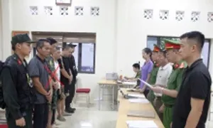 42 người đào vàng trái phép ở khe rừng bị bắt 42 người đào vàng trái phép ở khe rừng bị bắt