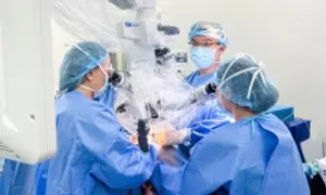 Đứt tuyến mang tai, nước bọt rỉ qua vết thương Đứt tuyến mang tai, nước bọt rỉ qua vết thương