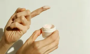 Thu hồi kem nghệ quảng cáo 'da trắng sáng như vầng Thái Dương'