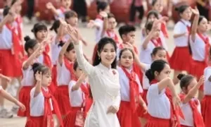 Thủ tướng yêu cầu đẩy nhanh tặng 100.000 đồng dịp Quốc khánh
