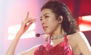 Sao 'Em xinh' cổ vũ Lamoon diễn solo