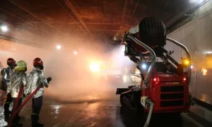Robot tầm phun xa 80 m diễn tập chữa cháy hầm Thủ Thiêm
