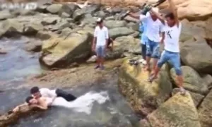 Sao phải tốn chục triệu đồng chụp mấy bộ ảnh cưới 'na ná nhau'?