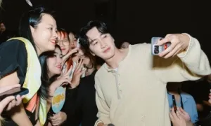 Fan Việt chào đón ngôi sao 'Running Man' Lee Kwang Soo