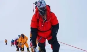 Cô gái 17 tuổi kể 4 ngày kiệt sức ở 'vùng tử thần' Everest Cô gái 17 tuổi kể 4 ngày kiệt sức ở 'vùng tử thần' Everest
