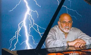 Bác sĩ thành thiên tài piano sau khi bị sét đánh Bác sĩ thành thiên tài piano sau khi bị sét đánh
