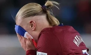 Haaland sút hỏng hai quả phạt đền liên tiếp, rồi lập hat-trick Haaland sút hỏng hai quả phạt đền liên tiếp, rồi lập hat-trick