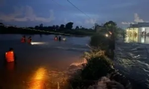 Bé gái 4 tuổi bị nước lũ cuốn ở Lâm Đồng