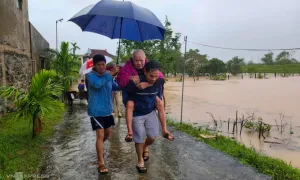 Lũ tràn về vùng hạ du hồ Kẻ Gỗ