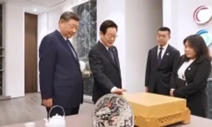 Tổng thống Hàn tặng ông Tập bàn cờ vây làm từ gỗ quý